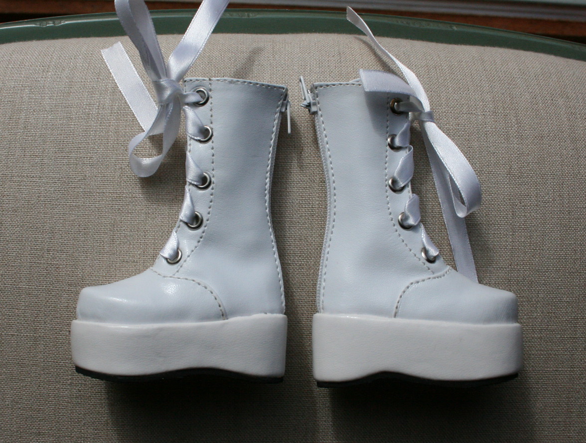 MSD white ribbon boot